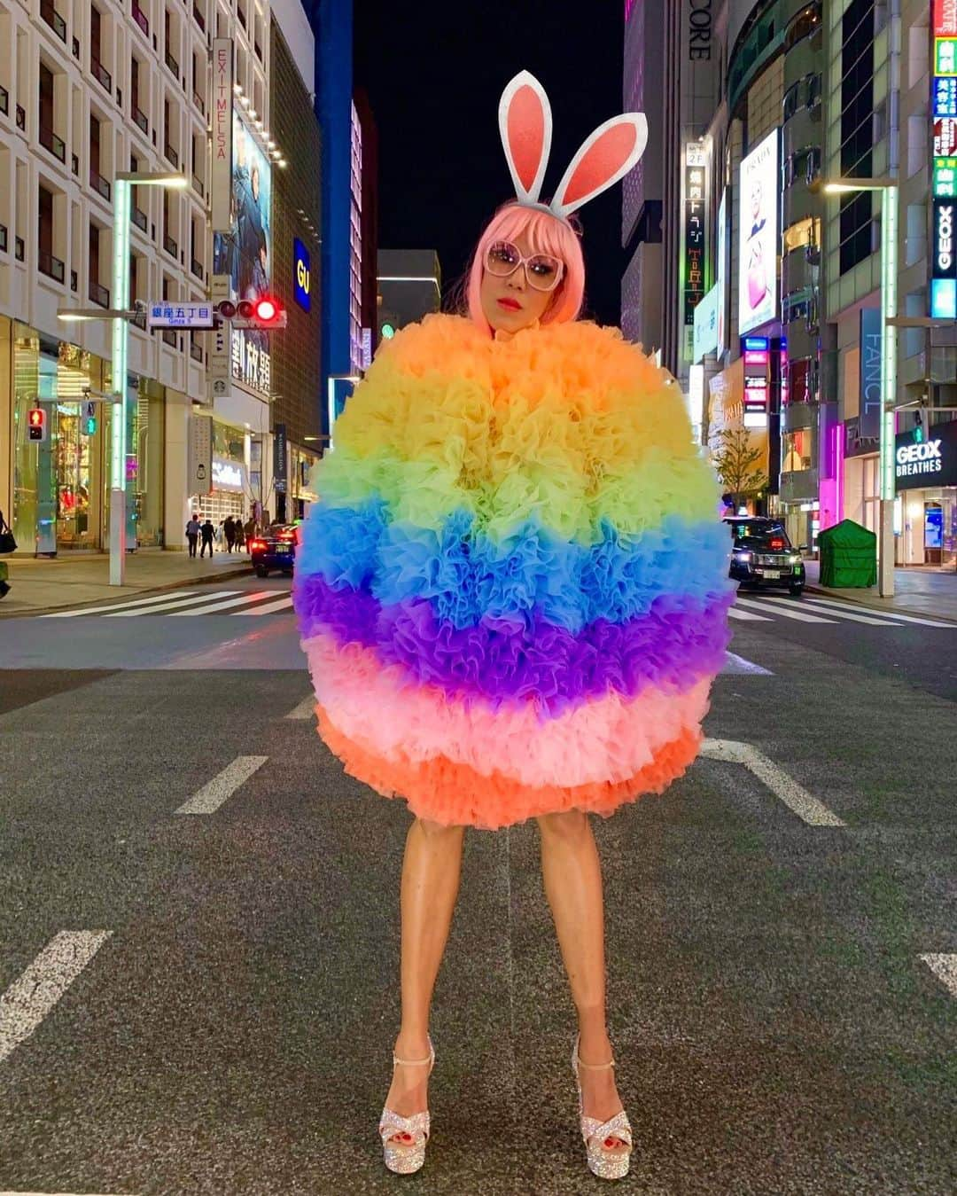 Lynn Banのインスタグラム：「Happy Easter! 🐣」