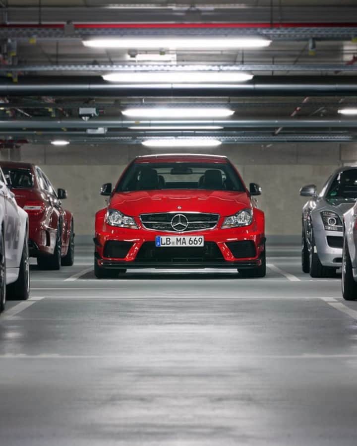 メルセデス・ベンツさんのインスタグラム写真 - (メルセデス・ベンツInstagram)「In times where we #StayHome and keep physical distance, let's get closer and be united for the same passion. @Porsche asked to show where #DreamsAreMadeAtHome, and we're joining in as well!  Show us how your cars are patiently waiting for you – in your garage or driveways! Share your pictures or videos with the hashtag #DreamsAreMadeAtHome and we may feature them.  Photos: @kenozache, @eh0601, @indyohtwo  #StayHealthy #FlattenTheCurve @bmw  @audi」4月13日 4時00分 - mercedesbenz
