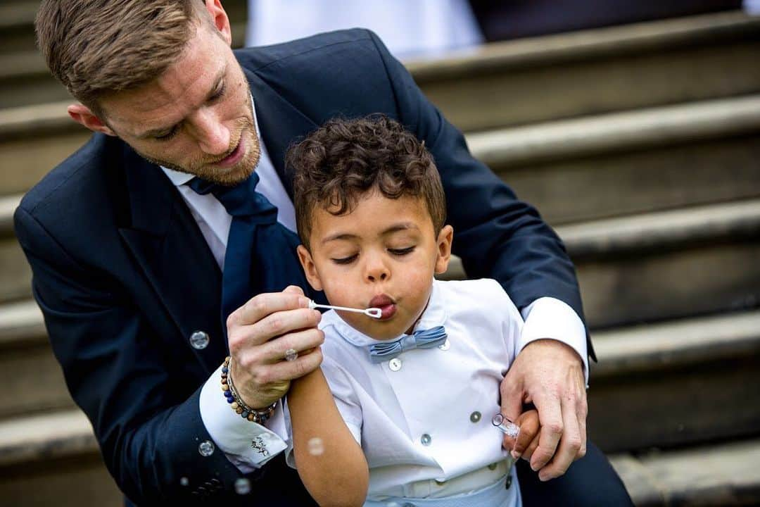 Phil Harrisさんのインスタグラム写真 - (Phil HarrisInstagram)「Looking back, this has to be one of my favourite photos from @beau_joe and @gmlee92 wedding day ❤️ . #flashback #memories #happiness #easter #love #smile #positivity #wedding #friends #family #bubbles #sunday #sundayvibes #life」4月13日 4時08分 - phil1harris