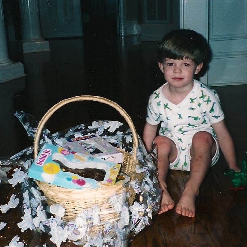 コリン・フォードのインスタグラム：「Easter Sunday 1999-ish🐰」
