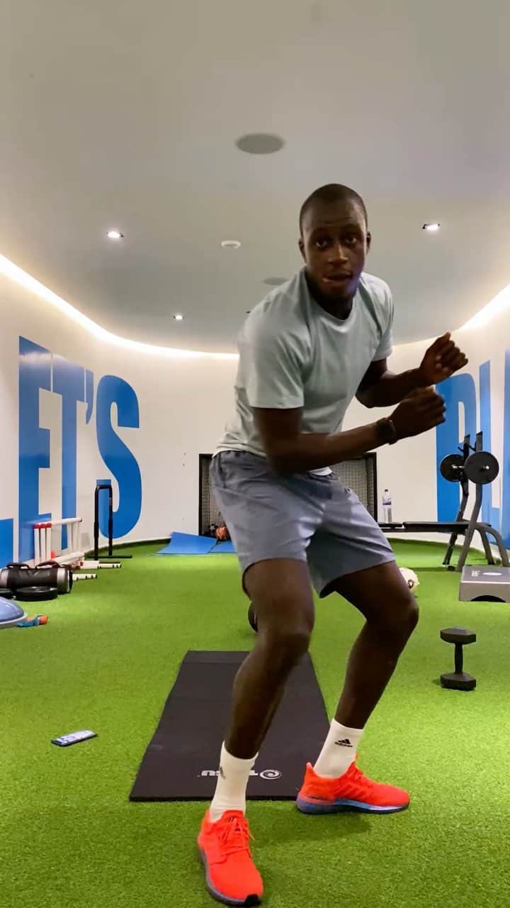 バンジャマン・メンディのインスタグラム：「Do like me stay home & move ya a** !! 🏋🏿️ #MendyMotivation」