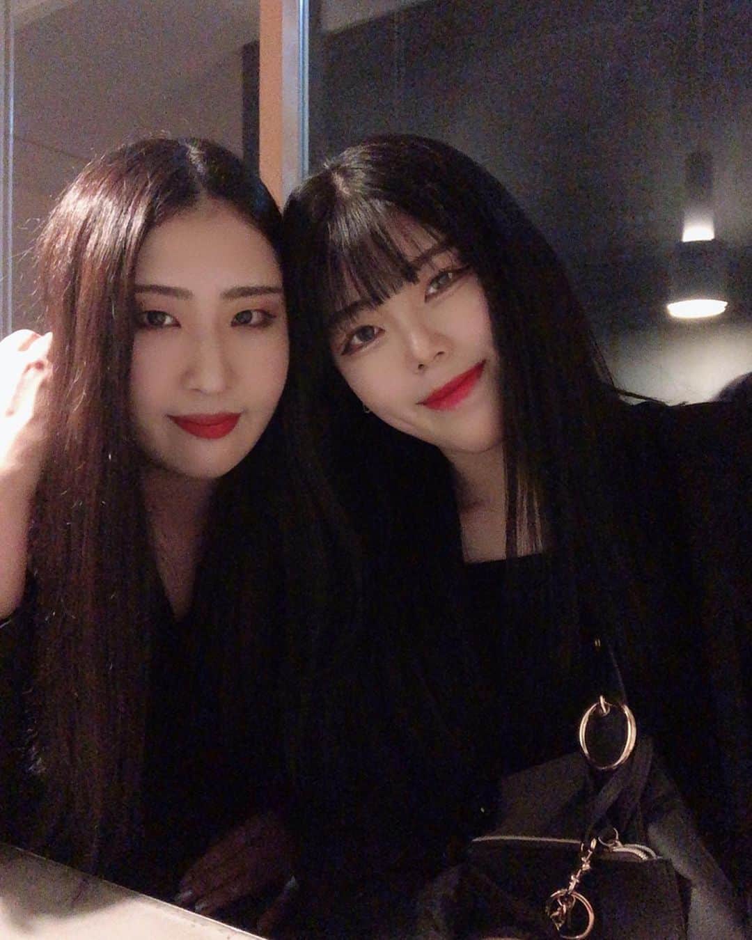 丸元美緒のインスタグラム：「コロナ落ち着いたらいっぱい出かけようね😌💕 #셀카 #셀스타그램 #오오티디 #메이크업 #데일리룩 #코디 #코디스타그램 #데일리그램 #셀피 #한국 #일상스타그램 #ootd  #f4f #친구」