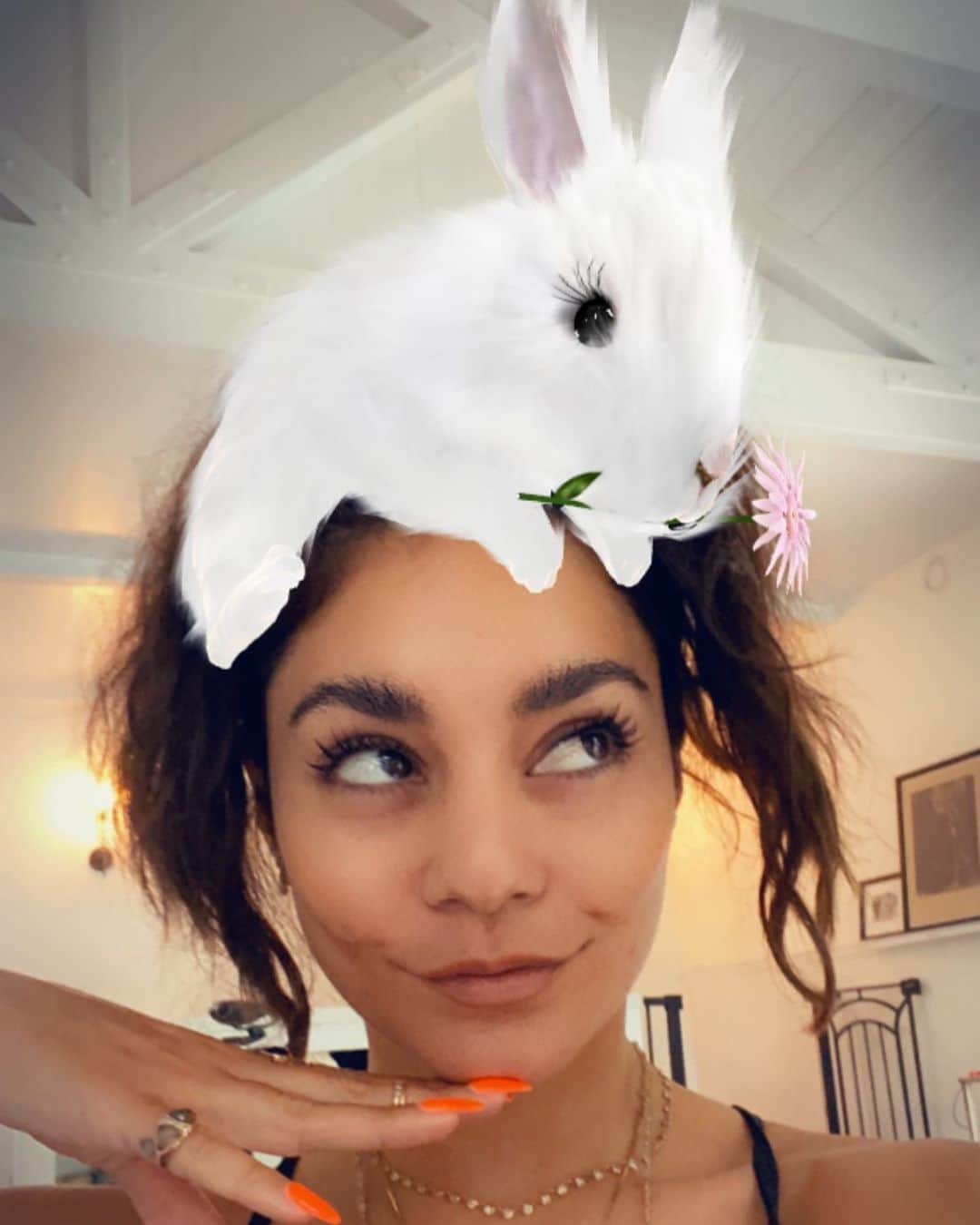 ヴァネッサ・ハジェンズさんのインスタグラム写真 - (ヴァネッサ・ハジェンズInstagram)「Happy Easter loves❤️❤️」4月13日 5時05分 - vanessahudgens