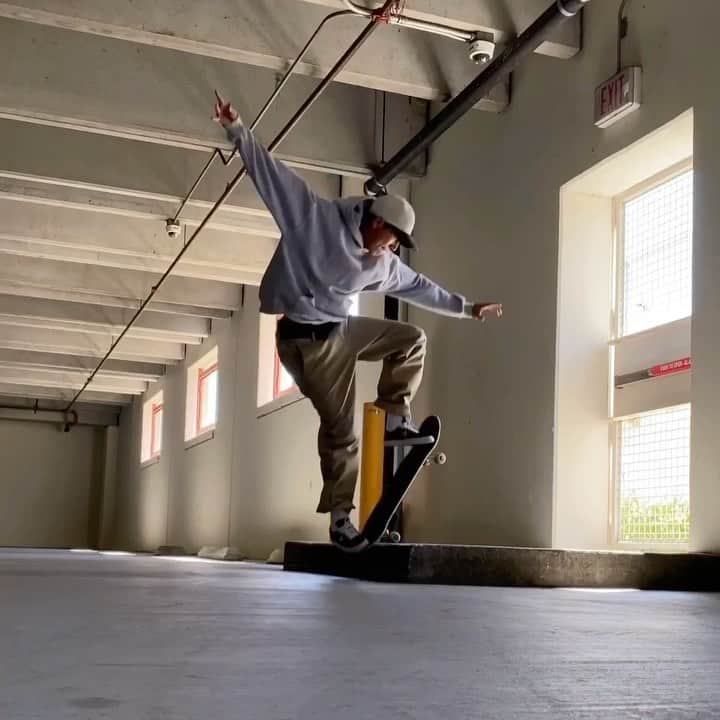 ルーイ・ロペスのインスタグラム：「🚷🚷🚷」