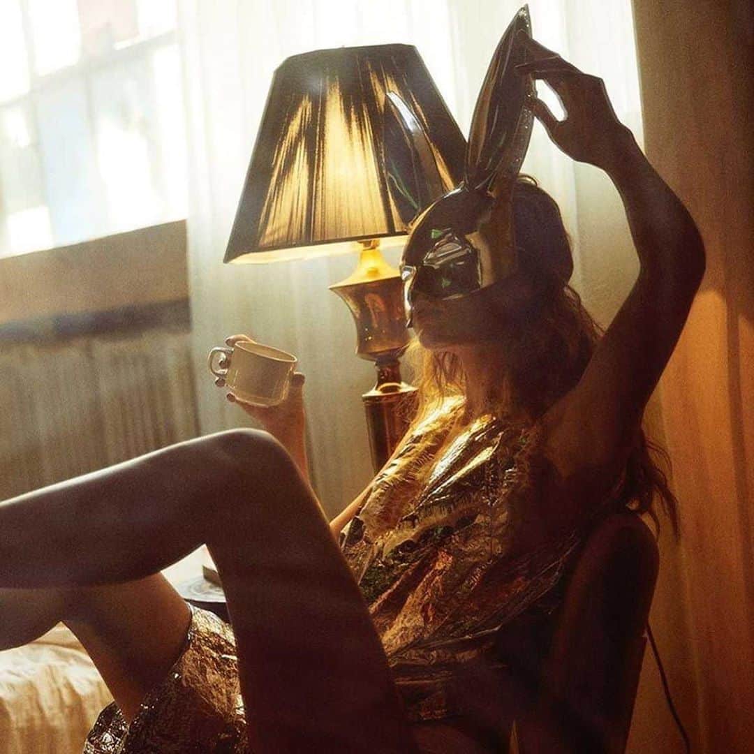 のインスタグラム：「Back to 2018 when @kegrand @mikaeljansson predicted a very quarantined Easter for @thelovemagazine 🐰💛☕️🥡」