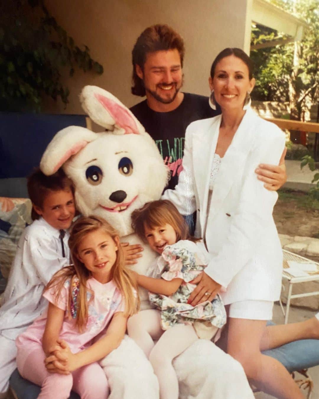 ブリアナ・エヴィガンのインスタグラム：「Hehehe wow... thanks for these mom. My family 30 years ago! Happy Easter!!!」