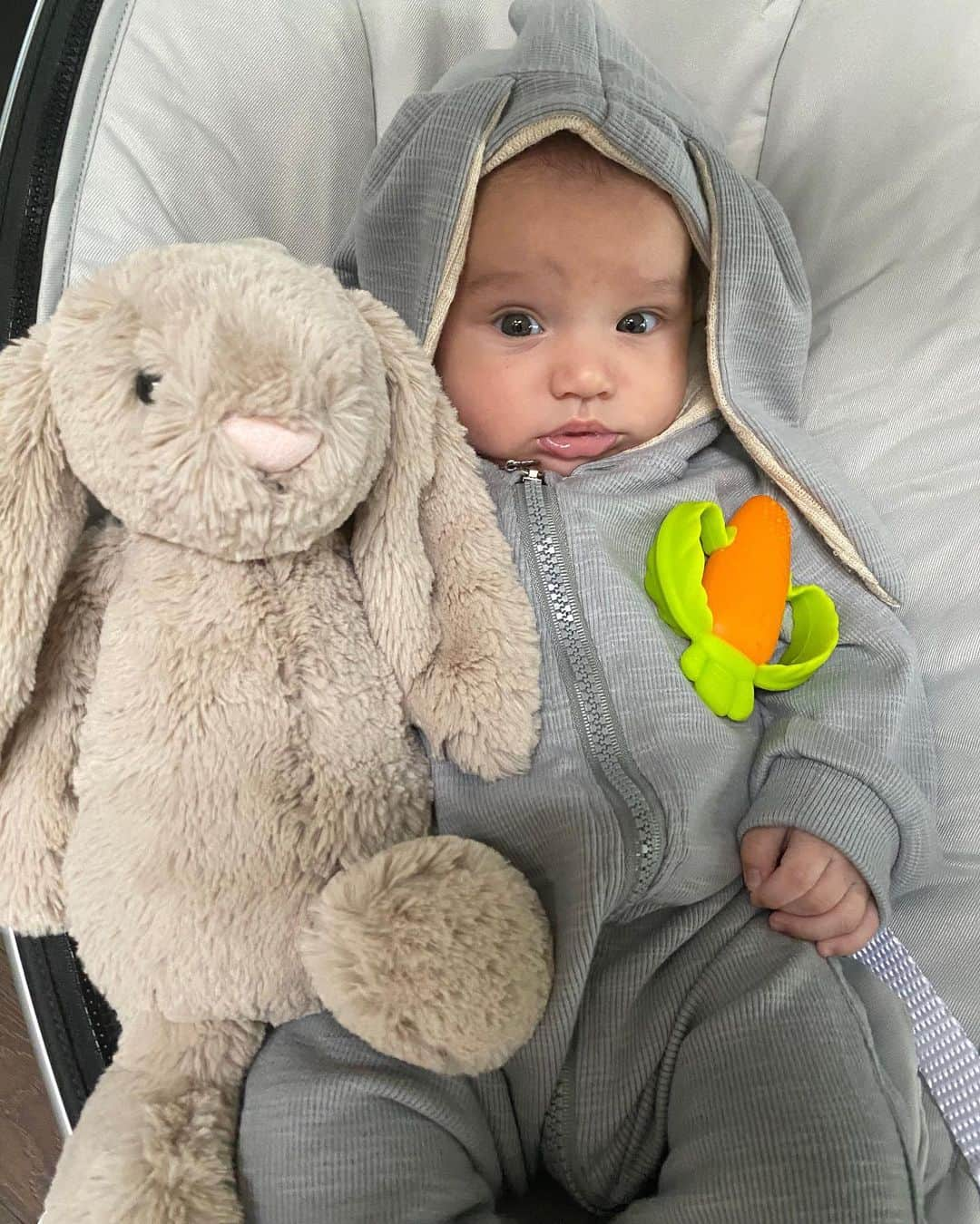 オーガスト・マトゥーロさんのインスタグラム写真 - (オーガスト・マトゥーロInstagram)「Happy Easter! This is the only Easter bunny I care about, my nephew Midnight. He’s 11 weeks old today, and I haven’t seen him in over a month, because I don’t want to put him at risk, so our family stays quarantined. It makes me so upset to hear there are so many people out there still not taking this seriously, still having parties, and still saying the pandemic is a hoax or like the flu. It’s because of these kinds of people that the quarantine will last much longer. They are literally causing the thing they're complaining about! Please stay home, listen to the doctors, believe the news reports. It’s not a conspiracy. #saferathome」4月13日 7時25分 - augustmaturo