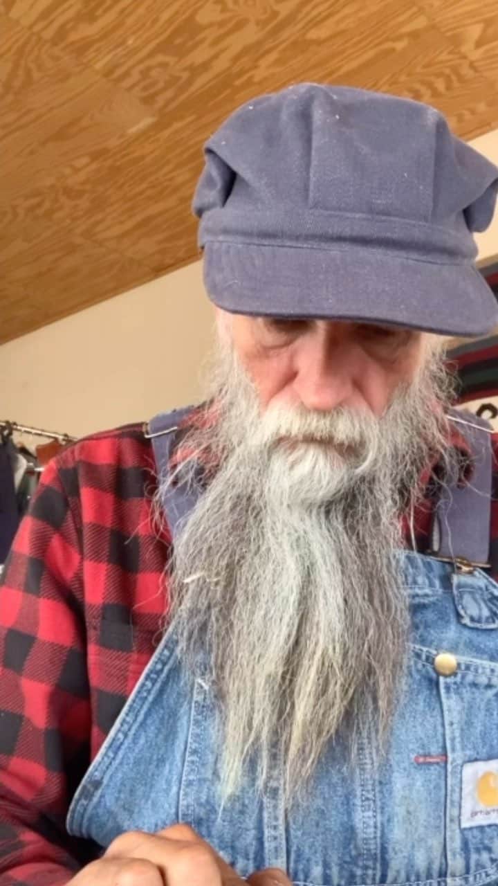 のインスタグラム：「Mike Rubin is making tunes in Taos. Wishing everyone a peaceful Easter. 🐇🐣」