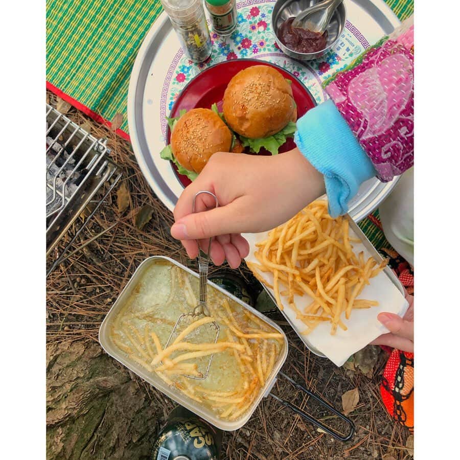 森千波さんのインスタグラム写真 - (森千波Instagram)「3/15 #memories 🍔 #ｵﾄﾅﾉﾏﾏｺﾞﾄ #1000gohan ︎☺︎ . . . #outdoor#lunch#colorful#food#picnic#cooking#nature#hamburger#料理#ピクニック#アウトドア#キャンプ飯#ランチ#自然#思い出」4月13日 8時47分 - 1000wave