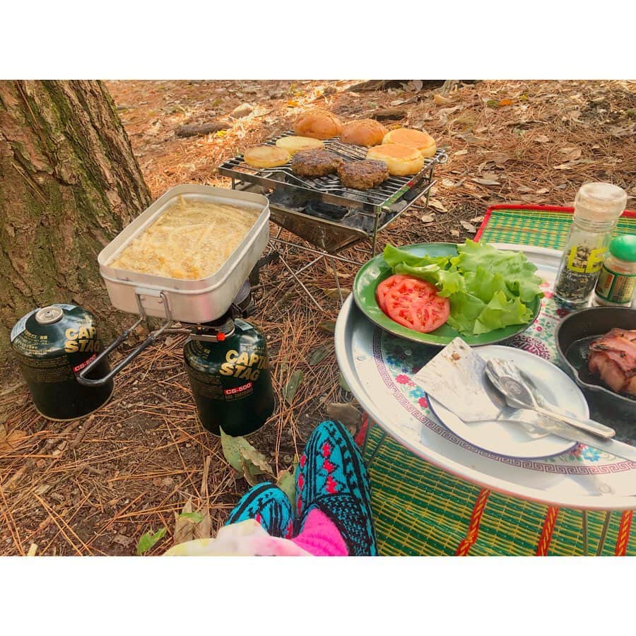 森千波さんのインスタグラム写真 - (森千波Instagram)「3/15 #memories 🍔 #ｵﾄﾅﾉﾏﾏｺﾞﾄ #1000gohan ︎☺︎ . . . #outdoor#lunch#colorful#food#picnic#cooking#nature#hamburger#料理#ピクニック#アウトドア#キャンプ飯#ランチ#自然#思い出」4月13日 8時47分 - 1000wave