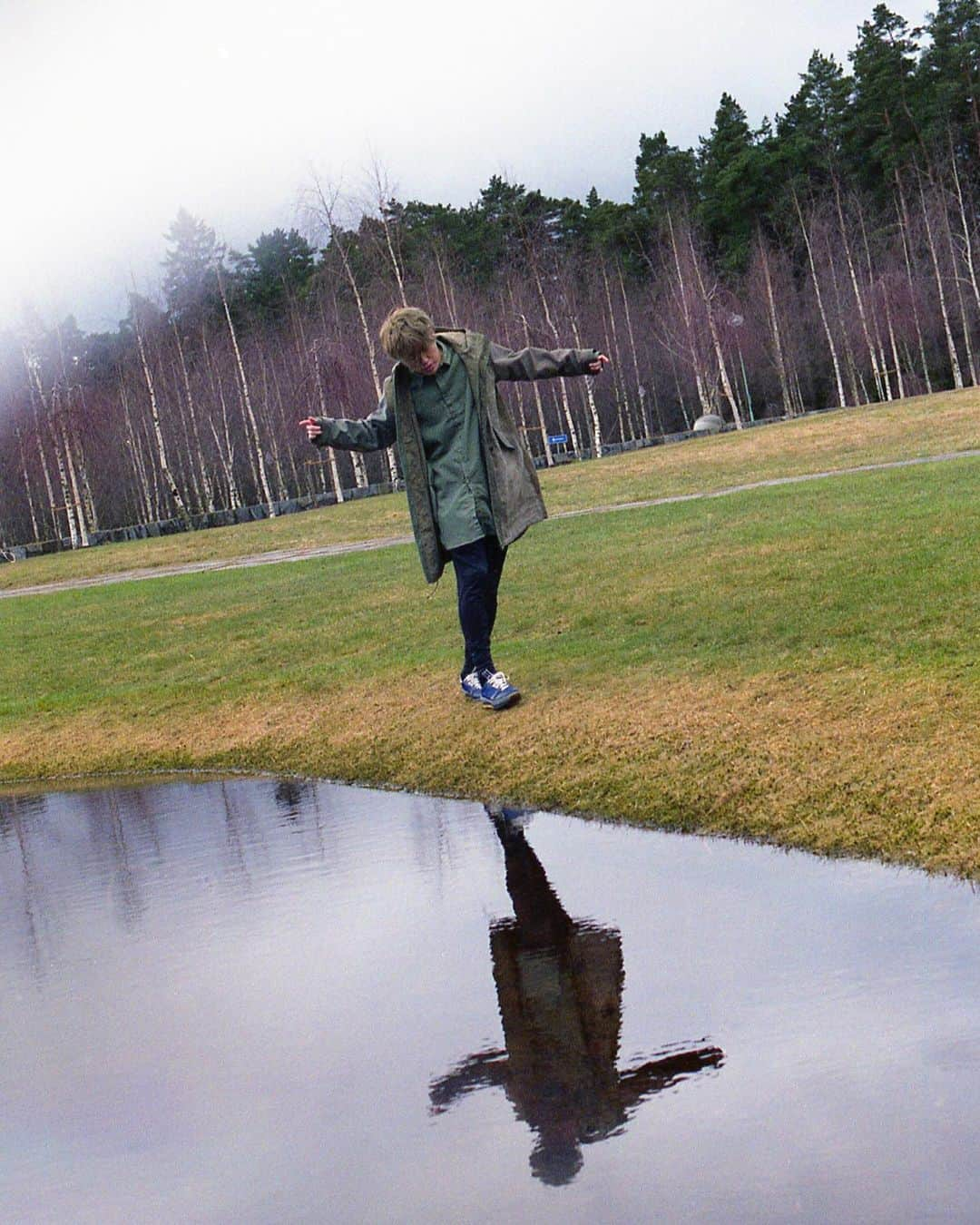 辻村有記のインスタグラム：「Throwback to Stockholm life🇸🇪 Good stay at home😊🏡 #jpop #sweden #stockholm #スウェーデン #ストックホルム #skogskyrkogården  photo by @yuki_0422ame」