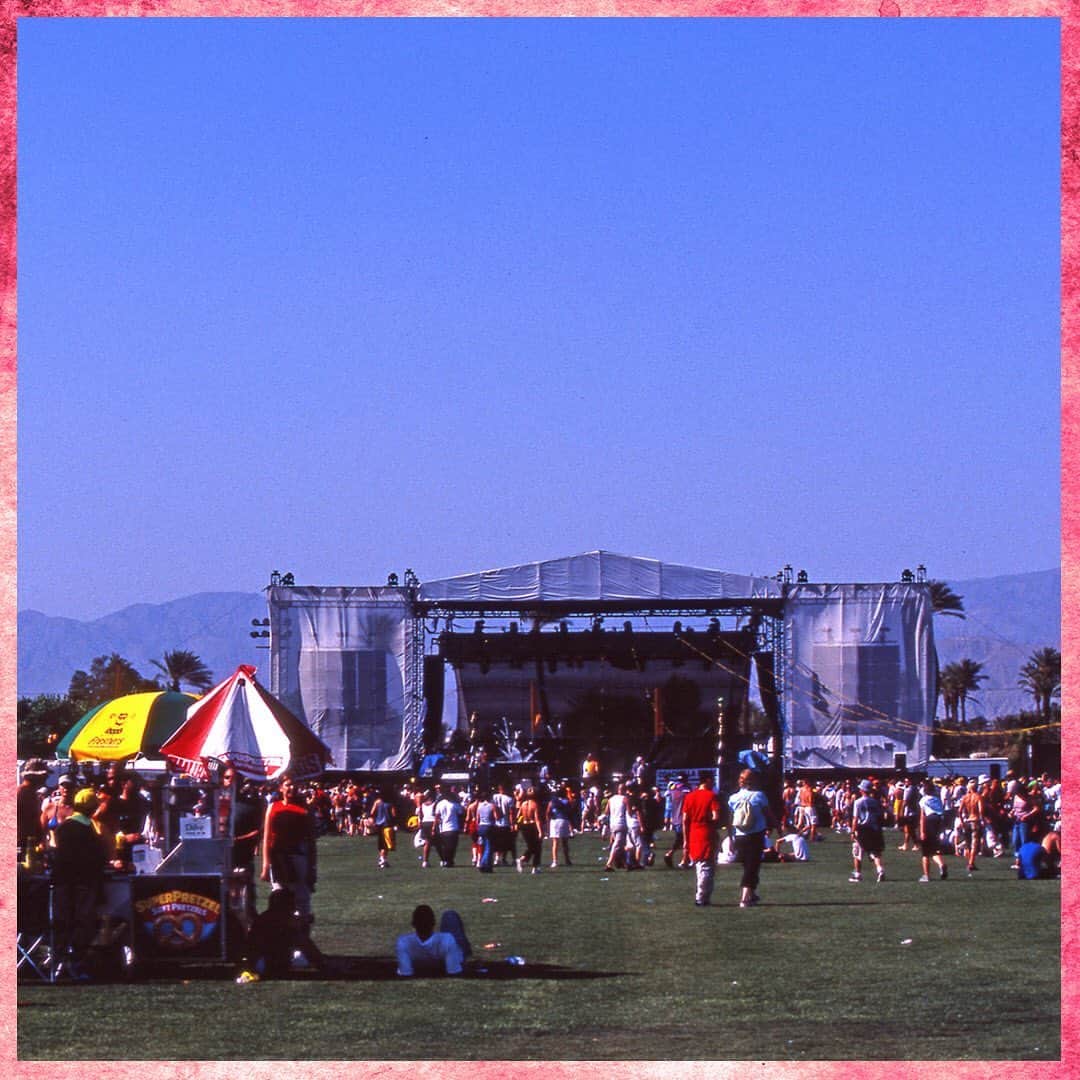 コーチェラのインスタグラム：「1999 ➡️ 2019 Who’s been your favorite Main Stage performance?」