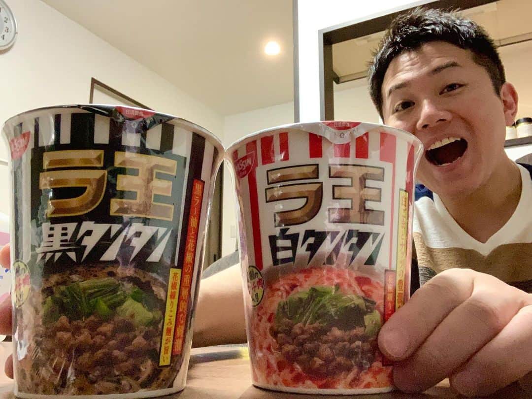 のインスタグラム：「学生の頃から食べてるラ王。 そして僕の大好きな担々麺。 この組み合わせ、しかも2種類の味。 最高だ。 ファミマで売ってましたよ。 レポートはYouTubeにて。 自粛で家動画増えそう。  #ラーメン #カップラーメン #カップ麺  #ラ王  #担々麺  #youtube #youtuber #ユーチューブ #わっきーtv #わっきー #食レポ #飯テロ #飯テロ動画」