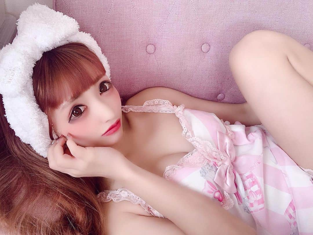 桜咲姫奈さんのインスタグラム写真 - (桜咲姫奈Instagram)「ぷりめろちゃん🎀 ヘアリボンはジェラピケのだよ🐰🍓🍓🍓おうちでごろごろ割と幸せ💋 ･ ･  #princessmelody #プリメロ #marscoordinate #お洒落さんと繋がりたい #お洒落好きな人と繋がりたい #お洒落好き#今日のコーデ #プリメロコーデ #マーズコーデ #楽チンコーデ #プチプラコーデ #リンクコーデ #量産型 #好きな物着たい」4月13日 9時39分 - himena_ousaki