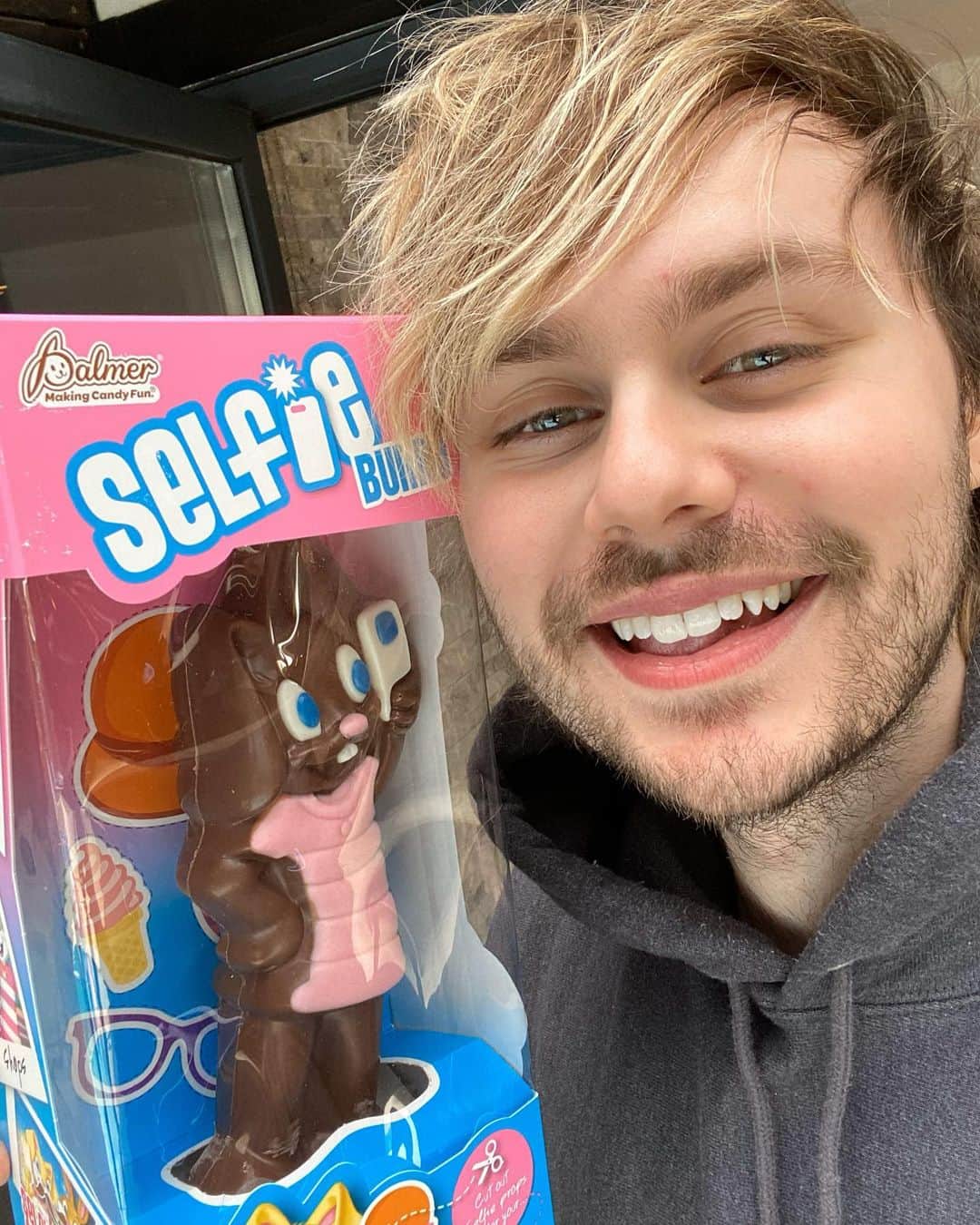 マイケル・クリフォードのインスタグラム：「this is the last time I’m taking a teeth smiling selfie EVER」
