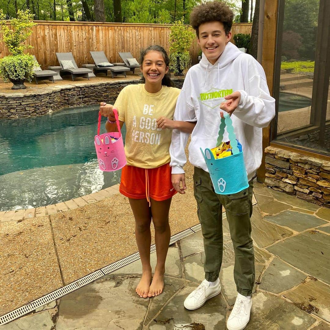 ティム・ハワードのインスタグラム：「❤️🙏🏽These two goofballs 🙌🏽❤️#HeIsRisen」