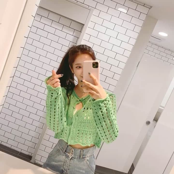Chuuのインスタグラム：「츄멤님들 오늘도 수고많으셨어요~^^ 하튜 받으세용💚💚💚 #chuuseoul」