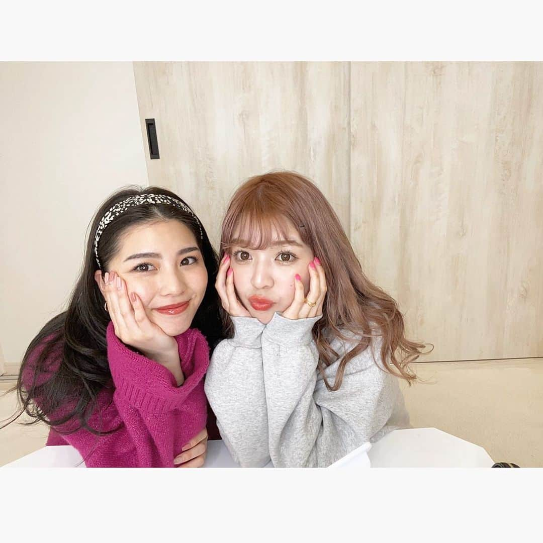 二宮璃子さんのインスタグラム写真 - (二宮璃子Instagram)「りょうさんと一緒にしたバックの中身 見てくれた方ありがとうございます〜💕 ． コメントも嬉しくて2人で喜んでます♡笑 新しく買ったiPhone11proのカメラで 撮った写真🤳画質良すぎてびっくりした！笑 アップにしたり遠くにしたり出来るのも 凄くてびっくりした！笑 機能の凄さについていけない🤣 #りょうさん　#YouTube」4月13日 21時46分 - riixten