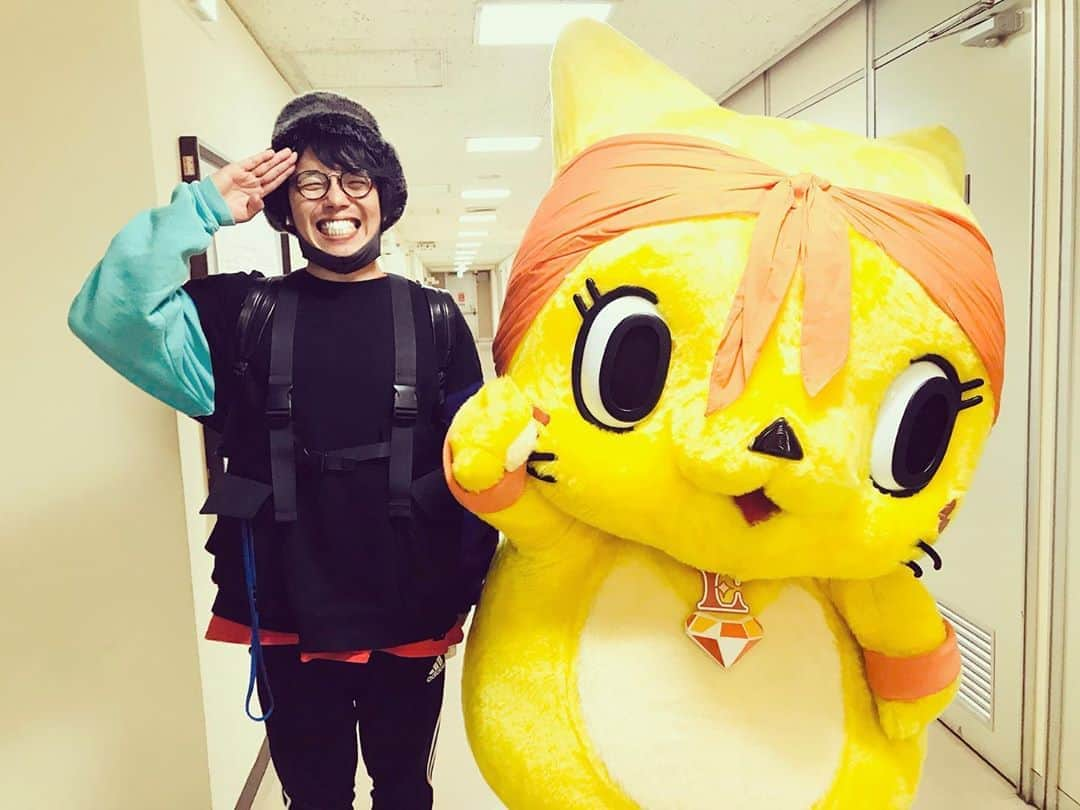 小林優太さんのインスタグラム写真 - (小林優太Instagram)「今seasonは#いーちゃんのキモチ の振付けをさせていただいています‼☺︎*︎😸😻😾🙀✨ 皆さんは今どんなキモチですか⁉️ 色々な関係で動画は載せれないので…番組を見ていただいて#いーちゃんのキモチ を付けて踊っていただけたら幸いです…手だけでも踊れるので是非に‼︎🕺💃✨笑 …って事で…ダンスはE〜(*≧∀≦*)‼︎👊🏻✨ EXILE TRIBEのÜSAさん・TETSUYAさん・GENERATIONSの小森隼さんが講師を務める毎週土曜日放送のEテレ[Eダンスアカデミー]も今回でseason8を迎えております…今seasonも有り難い事に引き続き関わらせていただいています‼☺︎*🎉 今seasonの放送日は金曜から土曜にお引っ越しして…NHKより毎週土曜日9:30〜…再放送は翌週木曜日19:15〜…になります‼︎📽✨ 頑張り屋のKidsたちで…優太オジさんもガムシャラに頑張っておる次第でございます‼︎(笑)💦 ÜSAさん・TETSUYAさん・小森隼さんのサポートが出来るよう全力で取り組んでいますので…是非[8代目Eダンスキッズ]たちの一生懸命な姿をご覧下さい‼︎☻*🎊 みんなの今後の成長が楽しみです‼︎😆💕 宜しくお願い致しやす‼︎🙇‍♂️✨💦 http://www4.nhk.or.jp/e-dance/  #dance #dancer #choreographer #instructor #director #nhk #eテレ #eダンス #eダンスアカデミー #üsa #tetsuya #exiletribe #generations #小森隼 #eダンスキッズ #レナ #ニコル #マリイ #エマリ #ユウト #ルナ #カズマ #ミツキ #いーちゃん #特別コーチ #特別講師 #小林優太 #Yu→ch☆"n♂」4月13日 21時46分 - yc_phone720