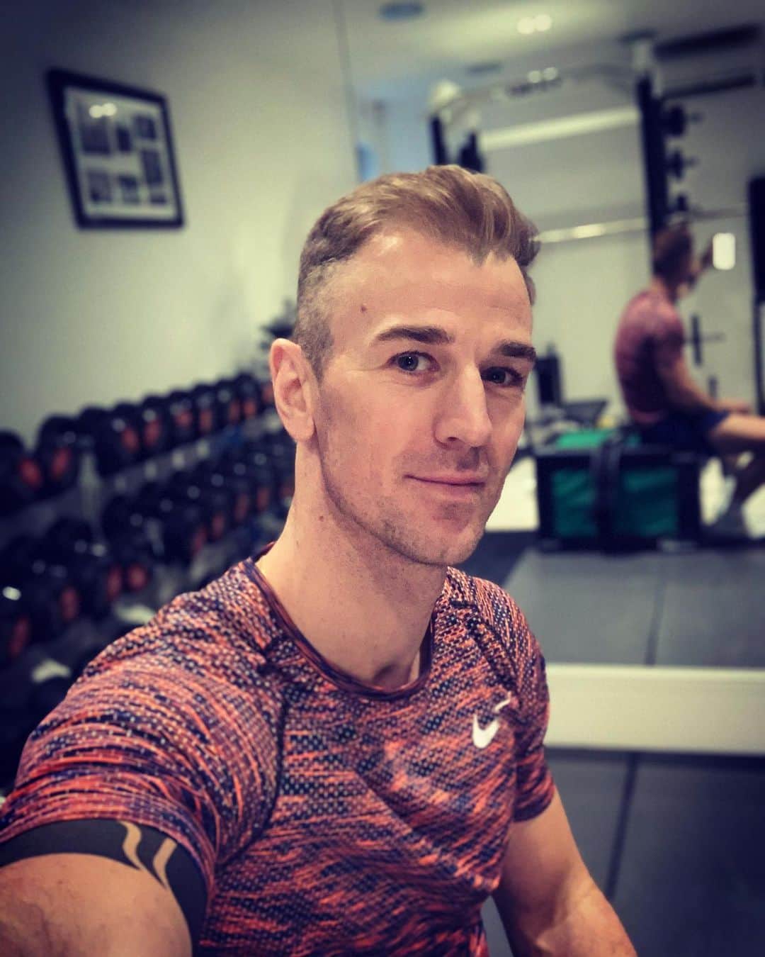 のインスタグラム：「Happy Easter everyone, hope you are safe and well and controlling the controllable 💪❤️👊」