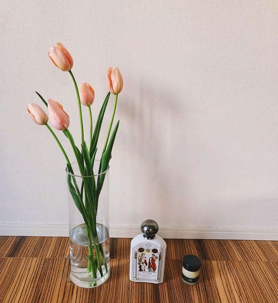 shihori.kathleenのインスタグラム：「. .﻿ 🌞【家にある愛用品編】🕊﻿ 〝L'OFFICINE UNIVERSELLE BULY〟のボディ&ヘアオイル﻿ 誕生日に友達にもらったセンス抜群プレゼント。入浴剤みたいな極上の匂いに包まれて質の良い睡眠がとれそう🛌🌛﻿ ﻿ 〝YAY〟のヘアバーム は﻿ LOAVE aoyama💈で買えます！絶妙な濡れ髪に🧚🏻﻿ ついに出逢えましたという感じ　﻿ どちらもリピート確定﻿ ﻿ 以上！🎨　#stayhome #晴れろー」