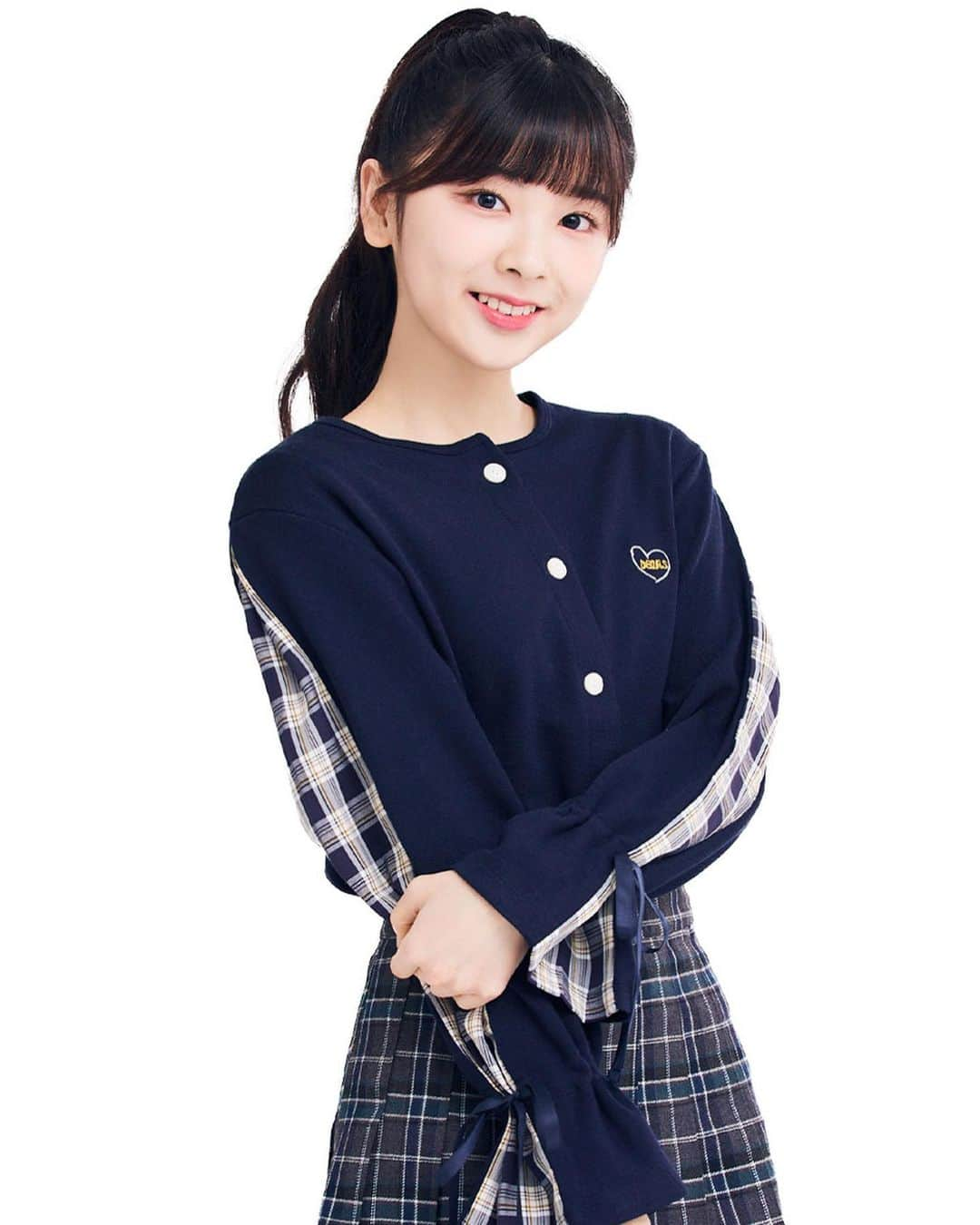 ミイヒ（鈴野未光）のインスタグラム：「Miihi’s Profile Birthday: 12 August 2004 Age: 15 years old Blood type: O Hobby: Eating delicious food until my belly is full ♡ Special skill: Falling asleep quickly wherever! A word: Hello~♡ It’s Miihi!  I’ll work hard to be able to shine with many colours like a rainbow!! Please take care of me till the end - #suzunomiihi #miihi #jype #jyp #niziproject #鈴野未光 #未光 ©️twitzyloondit」