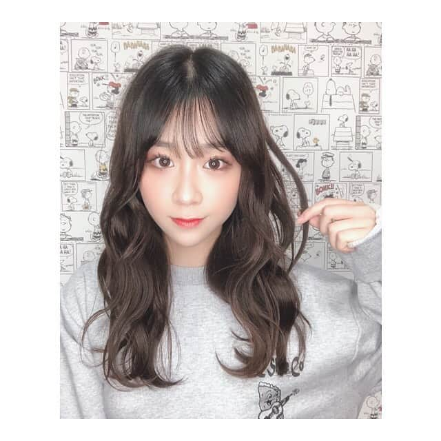 金子みゆさんのインスタグラム写真 - (金子みゆInstagram)「💇🏻‍♀️﻿ どちら派ですか？？﻿ ﻿ ﻿ 産まれて美容室に通ったことがないです(^-^)﻿ ままに切ってもらいました✄✄✄﻿ ﻿ ﻿ #セミロング #ママ は #美容師 ﻿」4月13日 20時54分 - kaneko_miyu0813