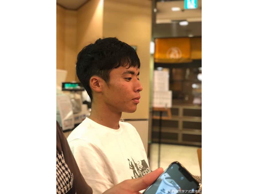 早稲田大学ア式蹴球部【公式】さんのインスタグラム写真 - (早稲田大学ア式蹴球部【公式】Instagram)「【9つの質問で部員を知ろう！🔍】﻿ ﻿ 部員紹介をしていきます！普段はなかなか知ることができない素顔をお楽しみください😊﻿ 今日は#金田佑耶、#工藤泰平、#楠優輔 です！﻿ ﻿ ⚽️1人目(写真1.2枚目、2枚目右から2人目)﻿ #金田佑耶〔4年 MF 早稲田実業学校高等部出身〕﻿ ①ニックネーム﻿ きんちゃん﻿ ②サッカーを始めた年齢﻿ ５歳﻿ ③自分の強み﻿ 柔軟性・献身性・思いやり﻿ ④趣味・マイブーム﻿ 音楽鑑賞・ドライブ・読書﻿ ⑤モチベーションの上げ方﻿ 好きな音楽をきくこと﻿ ⑥好きなタイプ﻿ 思いやりがあって気を遣わなくていい人﻿ ⑦ もしも自分が女性だったら付き合いたい選手/理由﻿ 谷口智洋/料理、優しさ、性格の良さ全てを兼ね備えているから﻿ ⑧ 生まれ変わったら何になりたい？﻿ 鳥になって自由に空を飛んでいたい﻿ ⑨応援してくださる皆さんにひとこと﻿ 世の中の情勢はなかなか厳しい状況にありますが、我々ア式蹴球部としても皆様と共に乗り越えていきたいと思っております。﻿ この先、どのように情勢が変化するかは分かりませんが、来るべきときにむけ準備を怠らず精進して参ります。﻿ ﻿ ⚽️2人目(写真3.4枚目、4枚目左)﻿ #工藤泰平〔4年 DF 日本大学藤沢高校出身〕﻿ ﻿ ①ニックネーム﻿ たいへい、くでぃ﻿ ②サッカーを始めた年齢﻿ 5歳﻿ ③自分の強み﻿ ムードメーカー、球際、カバーリング﻿ ④趣味・マイブーム﻿ Netflix:ペーパーハウス﻿ アーティスト:SIRUP﻿ ⑤モチベーションの上げ方﻿ 清水翔太:Impossible﻿ ⑥好きなタイプ﻿ 三密を避けた上で家族や友人と連絡を密に取り、ちゃんと外出自粛している人﻿ ⑦ もしも自分が女性だったら付き合いたい選手/理由﻿ 西前選手/経験豊富でダンディーな胸毛が生えており、紳士であることで有名だから﻿ ⑧ 生まれ変わったら何になりたい？﻿ シンガーソングライター﻿ ⑨応援してくださる皆さんにひとこと﻿ #stayhome #おうち時間 #究極の当事者意識を持とう #若い僕らにできること #最高の自宅待機をしよう #家族との時間を大切にしよう ﻿ ﻿ ⚽️3人目(写真5.6枚目)﻿ #楠優輔〔4年 MF 本郷高校出身〕﻿ ﻿ ①ニックネーム﻿ くっすー、くっきー﻿ ②サッカーを始めた年齢﻿ 7歳﻿ ③自分の強み﻿ スピードを生かした突破、たまに出るミドルシュート﻿ ④趣味・マイブーム﻿ 趣味探してます・テレビの見逃し配信を見る﻿ ⑤モチベーションの上げ方﻿ 音楽を聞く、頑張っている人を見る、周りの人の笑顔を思い浮かべる﻿ ⑥好きなタイプ﻿ 思いやりがあって、笑顔が素敵で、ひとりの時間の必要性を理解してくれる人﻿ ⑦もしも自分が女性だったら付き合いたい選手/理由﻿ ごめんなさい、皆クセ強すぎて無理です﻿ ⑧生まれ変わったら何になりたい？﻿ 芸能人になってみたい、おそらく一生関わることがない世界がどうなっているのか知りたい﻿ ⑨応援してくださる皆さんにひとこと﻿ まだまだ何も成し遂げられていませんが、出来る限りの努力をして、プレーで皆さんに元気を与えられるようにします！﻿ ﻿ #９つの質問で部員を知ろう#jufa#university#football#soccer#早稲田大学#ア式蹴球部#大学サッカー#関東大学リーグ﻿ ﻿ 明日は﻿ ﻿ #鍬先祐弥﻿ #小山修世﻿ #坂本寛之﻿ ﻿ の３人です！」4月13日 20時59分 - waseda.univ.afc