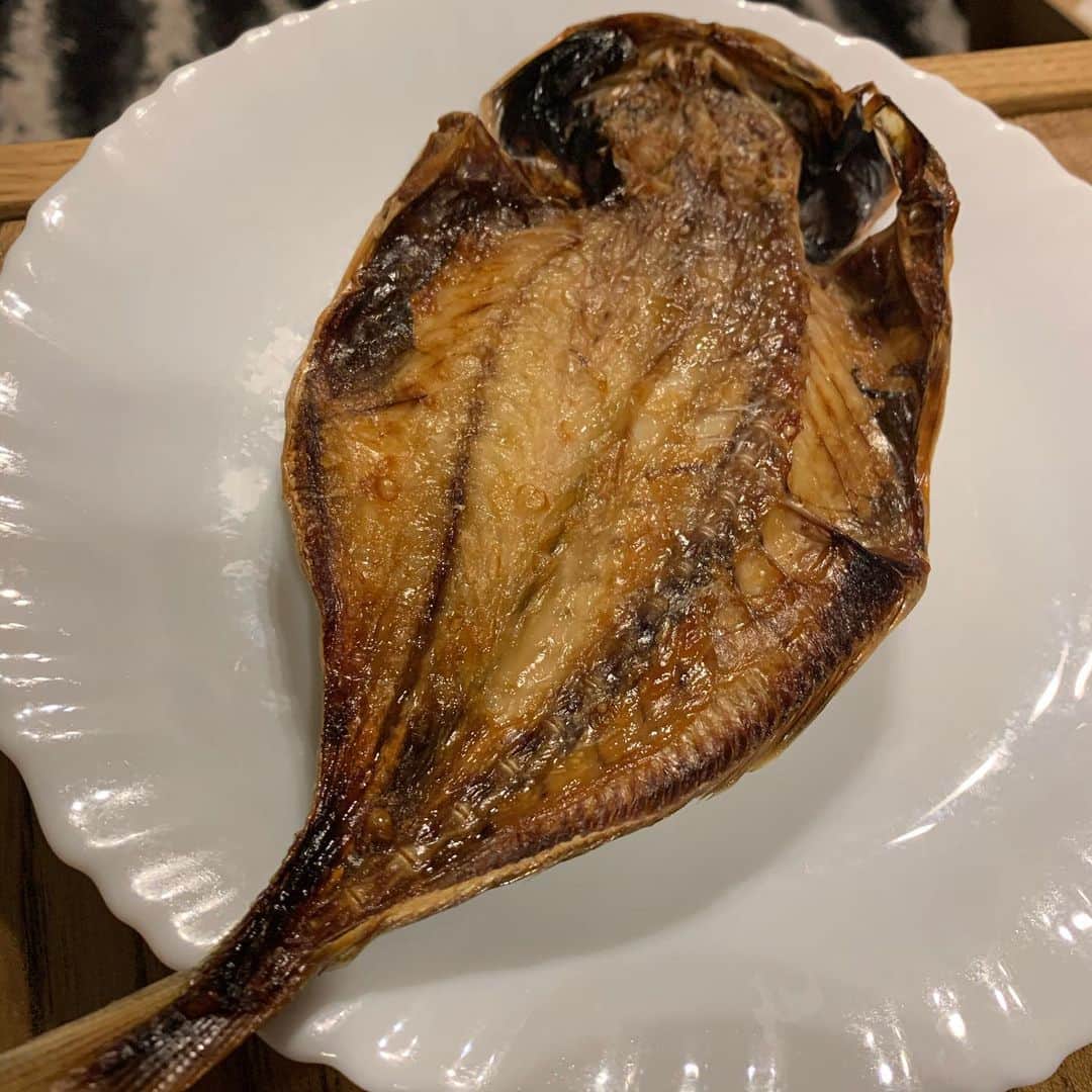 白井眞輝さんのインスタグラム写真 - (白井眞輝Instagram)「久しぶりに家で魚焼きました。 I cooked fired fish it’s been a while.」4月13日 21時12分 - masakishirai_alexandros