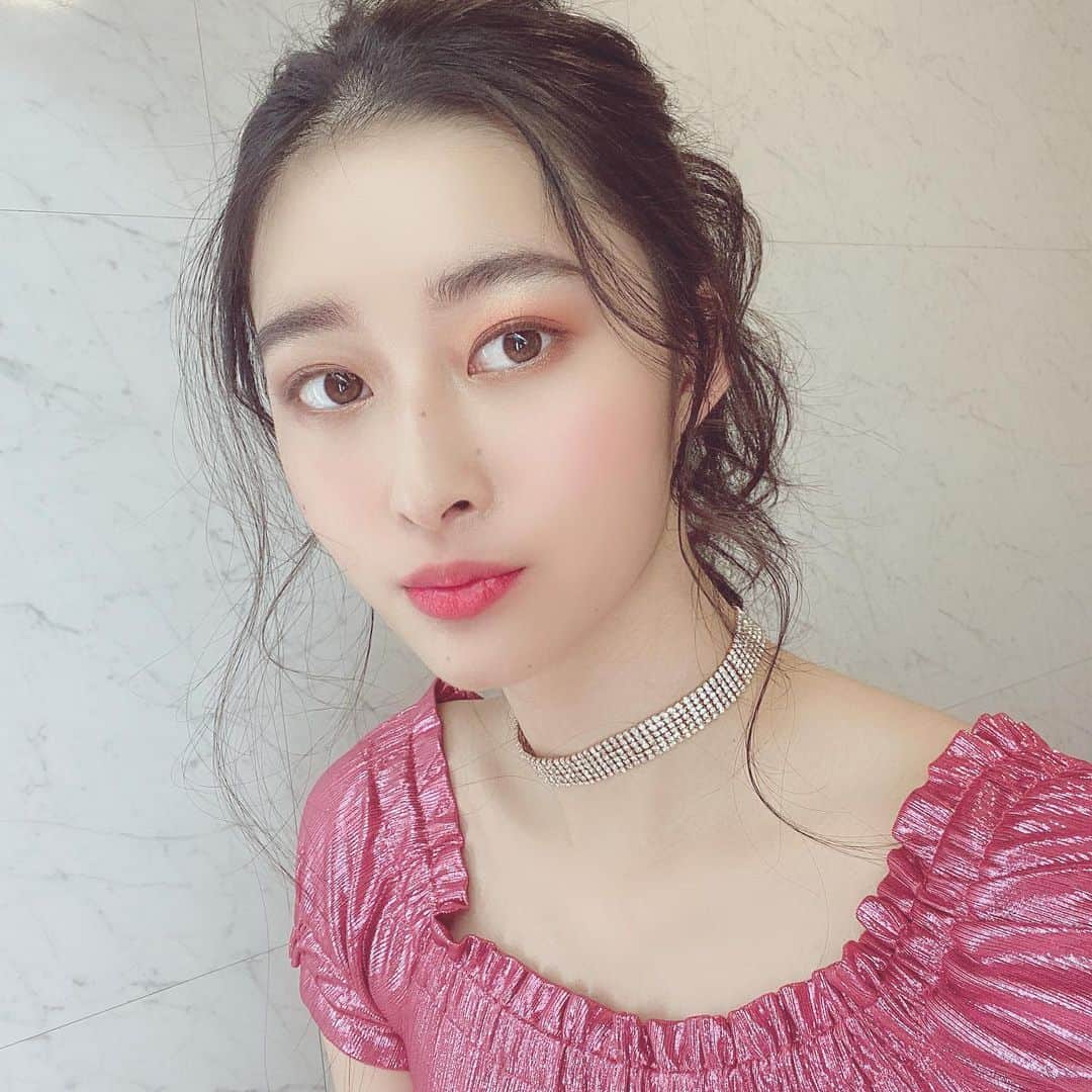西山なずなのインスタグラム：「. 私がモデルを務めさせていただいている コスメブランド 「Angel Heart」の新商品が発売されています！ 全国のドン・キホーテやショッピングモール、薬局などに並んでいますので三密を避けて散歩がてらに是非チェックしてみてください❣️ . 商品ポップ、ホームページなど随時ビジュアル公開していきますのでそちらも楽しみにしていてください！☺️ よろしくお願いします！❤︎」