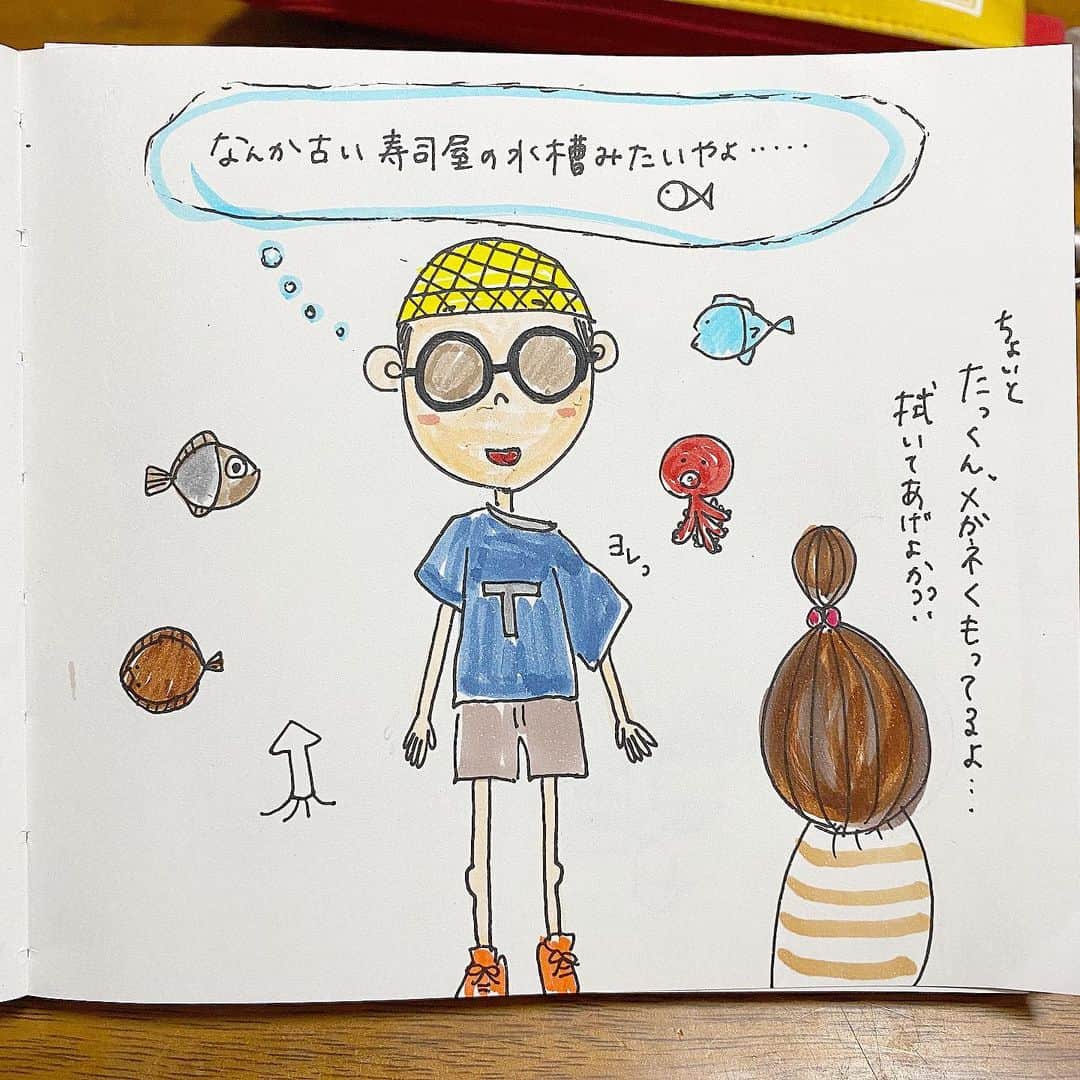 Kana Kobayashiさんのインスタグラム写真 - (Kana KobayashiInstagram)「たっくんは若干目が悪いのでたまに眼鏡をかけている。 眼鏡はまぁまぁの確率で曇っている。 なぜなら外すときに直でレンズをわしづかみしているから。 なのでまぁまぁな確率で眼鏡を拭いてあげたりする。優しい私です。 #我が家のたっくん #めがねがくもっているとなんか古い寿司屋の水槽みたいやよ と言っている #なんどきも楽しむ心 #自分で拭けし #レンズ直で触るなし #眼鏡 #イラスト #お絵描き #らくがき #手描き #コピック」4月13日 21時09分 - anela_kana