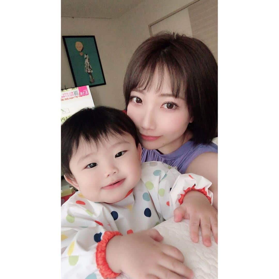 村本れいのインスタグラム：「﻿ 美容院行きたいけど﻿ 移動がなぁ🥺﻿ ﻿ ショートヘアはこまめに手入れしないと、スタイル崩れやすいから困る💦﻿ ﻿ 10年ぶりくらいに#セルフカラー　してみたけど﻿ カットは悩みどころ🙄﻿ ﻿ ﻿ ﻿  #ikea」