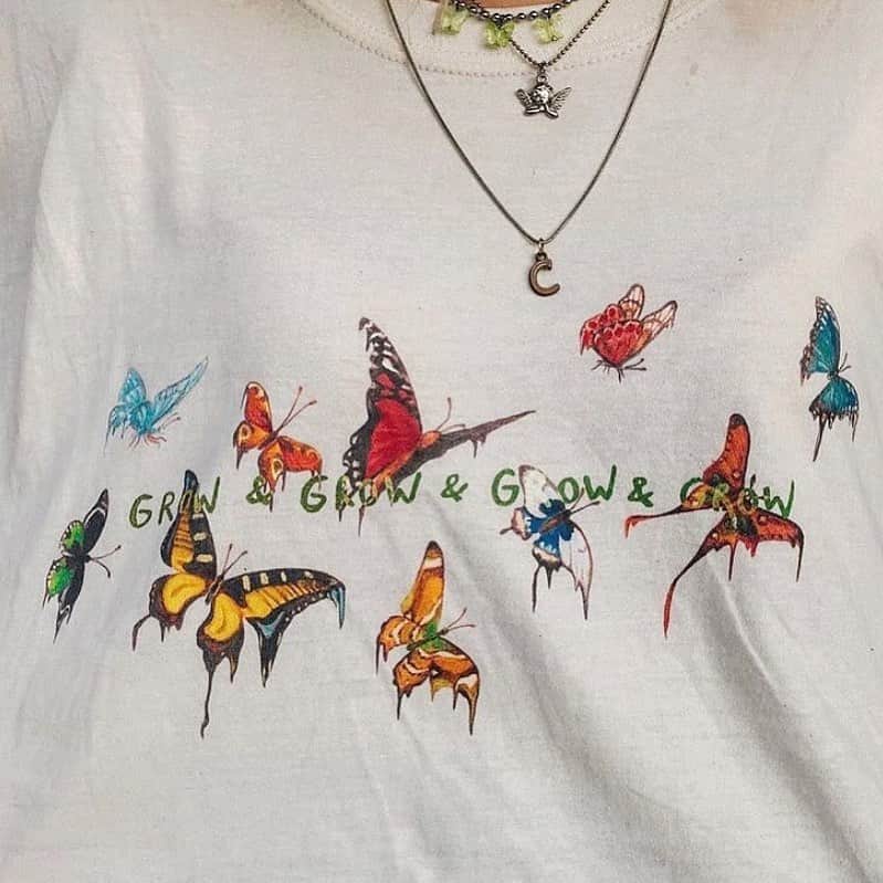 セナのインスタグラム：「🦋💛」