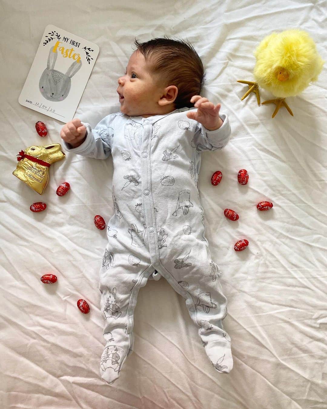 ムスタファ・アミニのインスタグラム：「Happy Easter 🐣🥰🐰🍫」