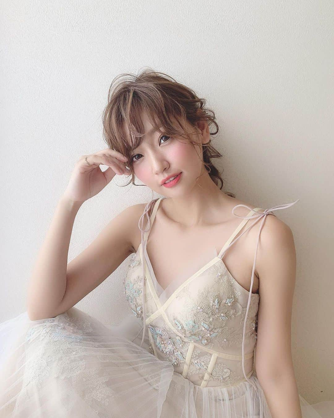 いっちゃん/嶋津 いつみさんのインスタグラム写真 - (いっちゃん/嶋津 いつみInstagram)「. . コロナが落ち着いたら 何したいかなぁ…って考えてんけど🤔💨 . . . . . やっぱ海外行きたいよねー🌴🐠✨ . . . . . 行く予定やったグアムは絶対行く。 って決めてるし←w . . . あとバリでスパ三昧もしたいしー サイパンも行きたい😎💓 . . . . オーストラリアも行きたいなぁ…って話してたし 韓国で買い物旅もしたいし 上海のディズニーも行きたい☝🏻❤️ . . . . もし、行けるとしたら どこに泊まってどのお店で…って 旅行アプリ使って具体的な妄想する日々🤣💕💕💕ww . . . . みんなはどこ行きたい？？⭐️ . . . .  #関西  #関西サロモ  #サロンモデル #サロモ #いっちゃん  #フリーモデル #関西モデル  #あざといっちゃん #かわいっちゃん #いっちゃんコーデ #ブライダルモデル #アレンジモデル #ヘアカラー  #ヘアアレンジ  #ロングヘア #スーパーロング」4月13日 21時32分 - istumiiiru