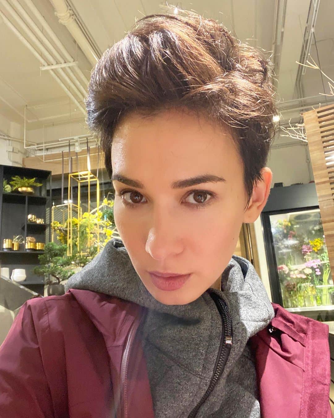 セリーナ・ジェイドのインスタグラム：「Flashback to before quarantine. How’s everyone doing? I’m now on my second quarantine in Shenzhen. Day 2.」