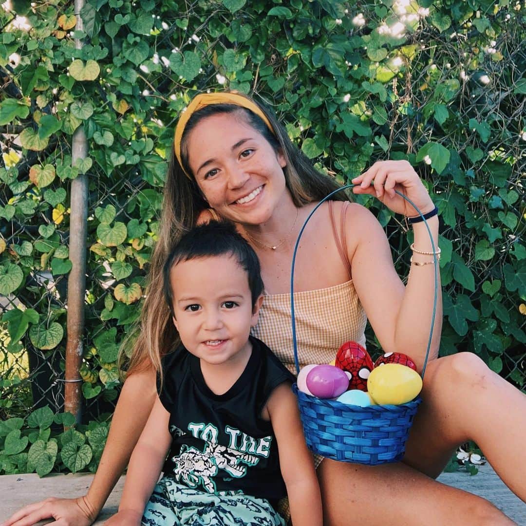 アリッサ ウーテンのインスタグラム：「Happy Easter 🐣🐥🐰🌸 wish we could have friends over to egg hunt with us but there’s always next year 💕」