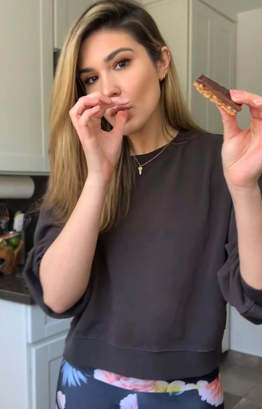 キャシー・ケリーのインスタグラム：「i ate all of these before posting」
