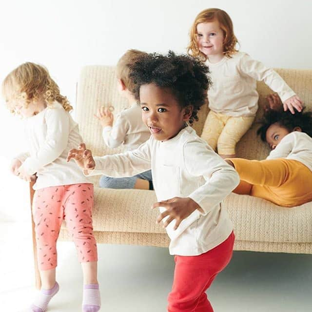 ユニクロさんのインスタグラム写真 - (ユニクロInstagram)「Create in Comfort. From colorful loungewear for kids to cozy leggings for babies, we've got your little ones covered. The spring months ahead are an unwritten book - let's fill it with color. What have your kids created these past few weeks?  #UNIQLO #LifeWear #loungewear #kidsloungewear #babysocks #babyleggings」4月13日 13時15分 - uniqlo