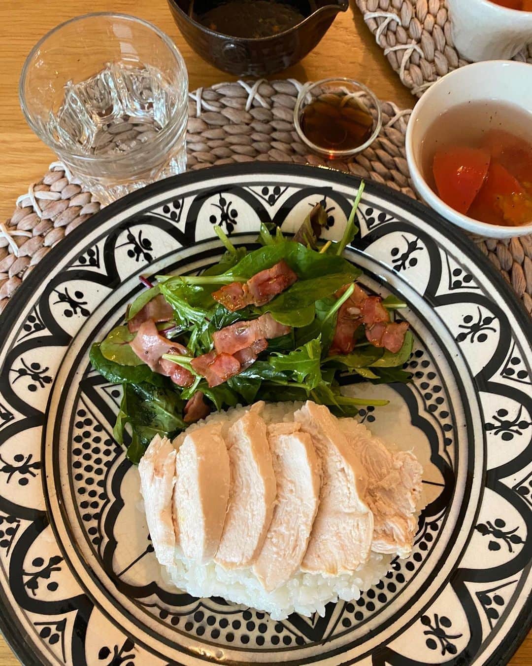 土岐麻子さんのインスタグラム写真 - (土岐麻子Instagram)「鶏茹でたスープでご飯炊いて、ちょっとカオマンガイ風」4月13日 13時18分 - tokiasako