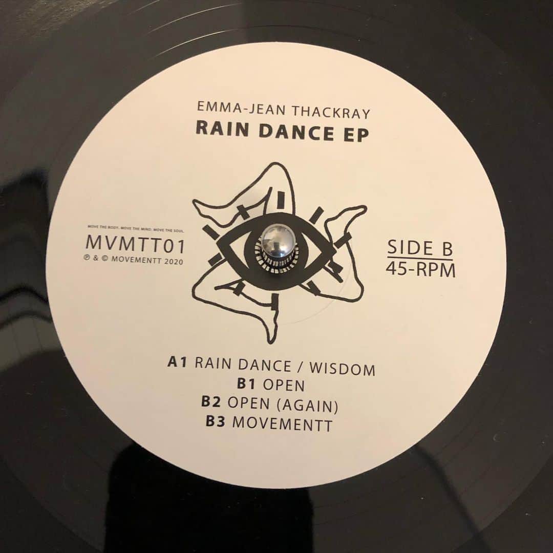 MUROさんのインスタグラム写真 - (MUROInstagram)「誕生日プレゼントに頂いた 嬉しい1枚✨🙏 @lililililililillil  #2020  #emmajeanthackray  #raindance ☂️#wisdom  #感謝感謝」4月13日 13時26分 - dj_muro