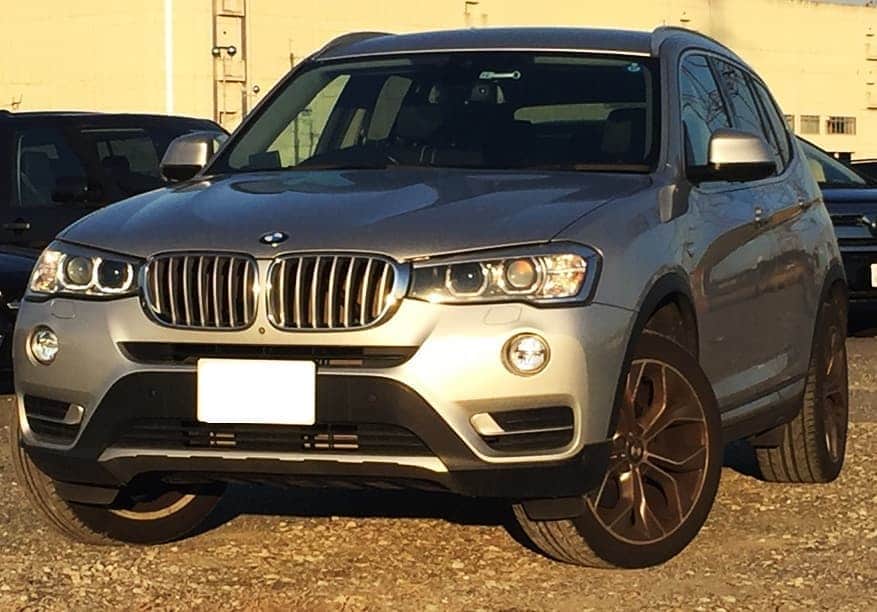 スカイカーシェアのインスタグラム：「. BMW X3 . BMW輸入車プレミアムSUVでNo.1 車内の快適性とボディの存在感、 自由感を体現化した１台となります。 是非快適な乗り心地を体感してみてください。 . 平日　¥9,300 + 保険料 休日　¥10,300 + 保険料 月額利用の料金はお問い合わせください」