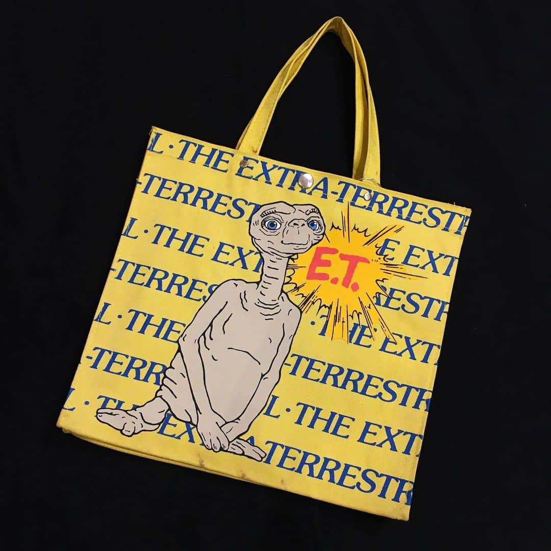 おもちゃやSPIRALさんのインスタグラム写真 - (おもちゃやSPIRALInstagram)「SALE！80's E.T. Tote Bag！﻿ ﻿ 3000円です！﻿ 他にもいろいろSALEのものストーリーにupしました😊🌟﻿ ﻿ お問い合わせ、通販のご連絡もおまちしております！﻿ よろしくお願い申し上げます。」4月13日 13時41分 - spiral_toy