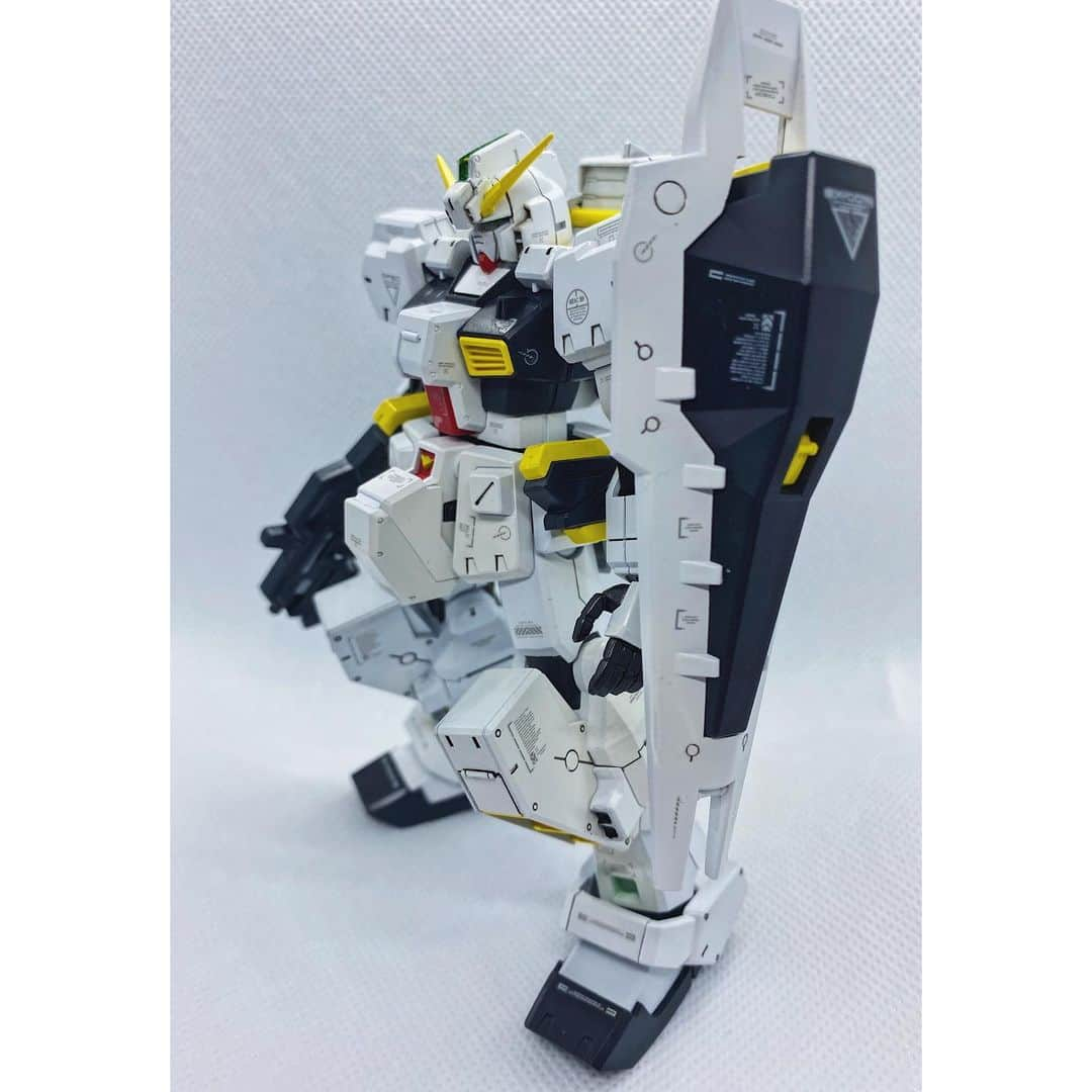 TSUCHIYAさんのインスタグラム写真 - (TSUCHIYAInstagram)「〜おつちのクラフト日記〜 ＊ ＊ HGUC 1/144 RX-121-1 ガンダム TR-1 [ヘイズル改] (ADVANCE OF Z ティターンズの旗のもとに) ＊ ＊ このガンダム、あんまり詳しくなかったんですが、見た目で買っちゃいましたね。笑 ジャケ買いってやつ？(違う) ＊ こういうゴツゴツした体付きのガンダム大好きです。 ＊ 付属デカール(シール)を無くしちゃったので予備で買っていた水転写式デカールを初めて使ってみたらなかなかそれっぽくなってくれた！ ＊ 某YouTube配信者のクラフターさんは「どんなに下手な塗装でもデカールを貼っとけばそれっぽくなる」と言われていたけど本当にその通りだ。笑 ＊ あと安く撮影ブースを買ったのでこれを使ってインスタの統一感も高めていこう！ ＊ #ガンダム #GUNDAM #ガンプラ #プラモデル #BANDAI #塗装 #crafting #photo #instagood #hobby #Qyoto #TSUCHIYA #guitar #guitarist #band #rock #musician #gundamstagram #gundambuilder #gunpla」4月13日 13時55分 - tsuchiya_qyoto