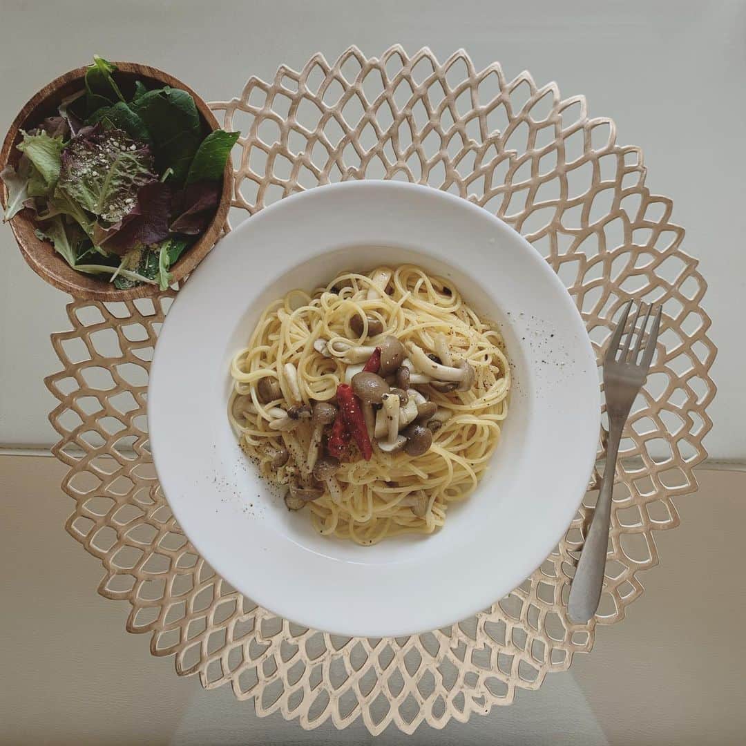 yukieのインスタグラム：「#きのこのぺペロンチーノ 🍝  #おうちごはん #ごはん記録 #有機のオリーブ油 #lunch #pasta #instafood #instalike」
