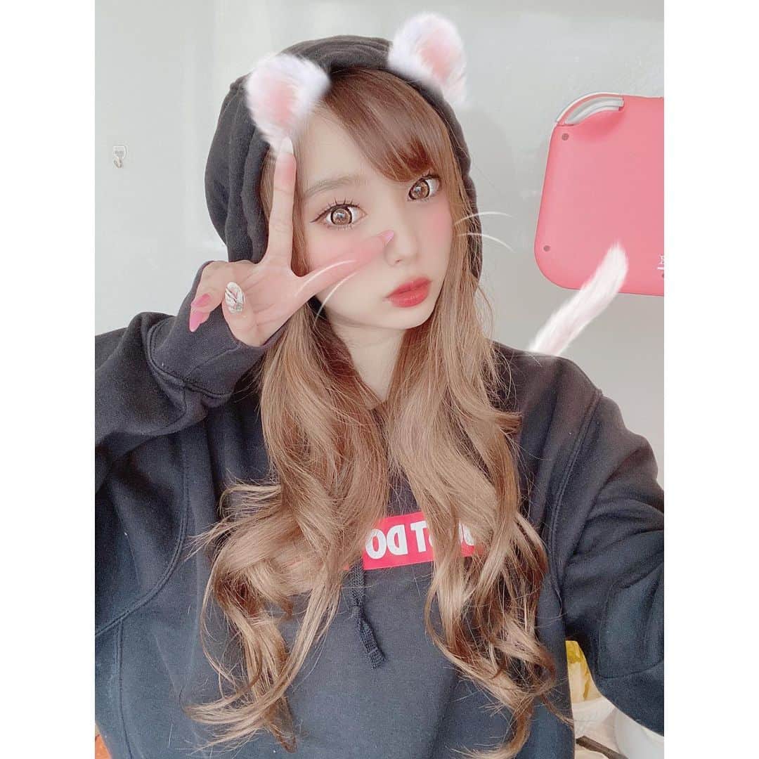 嶋谷愛（あいちゅん）のインスタグラム：「. とうも〜ろこし〜 #おうち時間 ほぼ24時間 #あつ森 してる🌳🍃 楽しいです。お出かけしたい。 . #あつまれどうぶつの森 #どう森 #nintendoswitch #nike #lfl #coronavairus #コロナに負けるな」