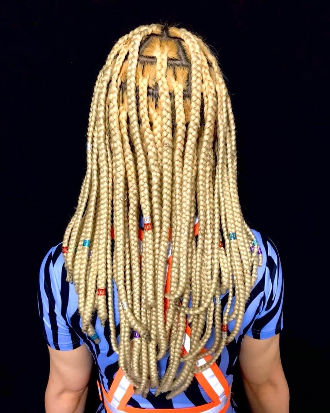 salon PRATiNO(サロンプラチノ)さんのインスタグラム写真 - (salon PRATiNO(サロンプラチノ)Instagram)「. Braids style Like a fashionable construction site👷🏿‍♀️👷🏿‍♀️👷🏿‍♀️ "オシャレな工事現場風" . . #hairstyle #hair #cornrow #braids #clavispratino #spiralperm #pratino #hairsalon #nagoya #haircolor #japan  #派手髪 #外国人風カラー #バレイヤージュ #グラデーション #コーンロウ #ブレイズ  #スパイラルパーマ #特殊ヘア #ブラックヘア #美容室 #ヘアサロン #ヘアスタイル #ヘアカラー #クラビスプラチノ #名古屋 #栄 #錦」4月13日 14時18分 - clavis_pratino
