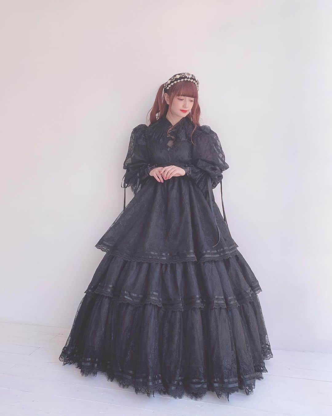 青木美沙子さんのインスタグラム写真 - (青木美沙子Instagram)「トリプルさんの新作💓 クラシカルでゴージャス❣️ 明るい色も好きだけど黒っていいね👍」4月13日 14時20分 - misakoaoki