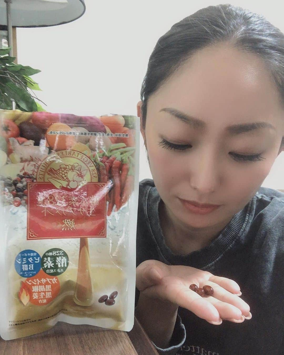 安藤美姫さんのインスタグラム写真 - (安藤美姫Instagram)「実は、約3ヶ月飲み続けて… ダイエットに成功しました。 『酵水素328選生サプリメント燃』というサプリです！  初めてと言って良いほどのダイエット…めちゃめちゃトレーニングをしたりマッサージへもいったりして気分転換をしながら頑張りました。 体にもいい栄養素を補給できるので これからも続けたいと思います😌😌😌 #PRです　#酵水素328選　#生サプリ燃　#健康　#ダイエット」4月13日 14時36分 - miki_m_ando0403