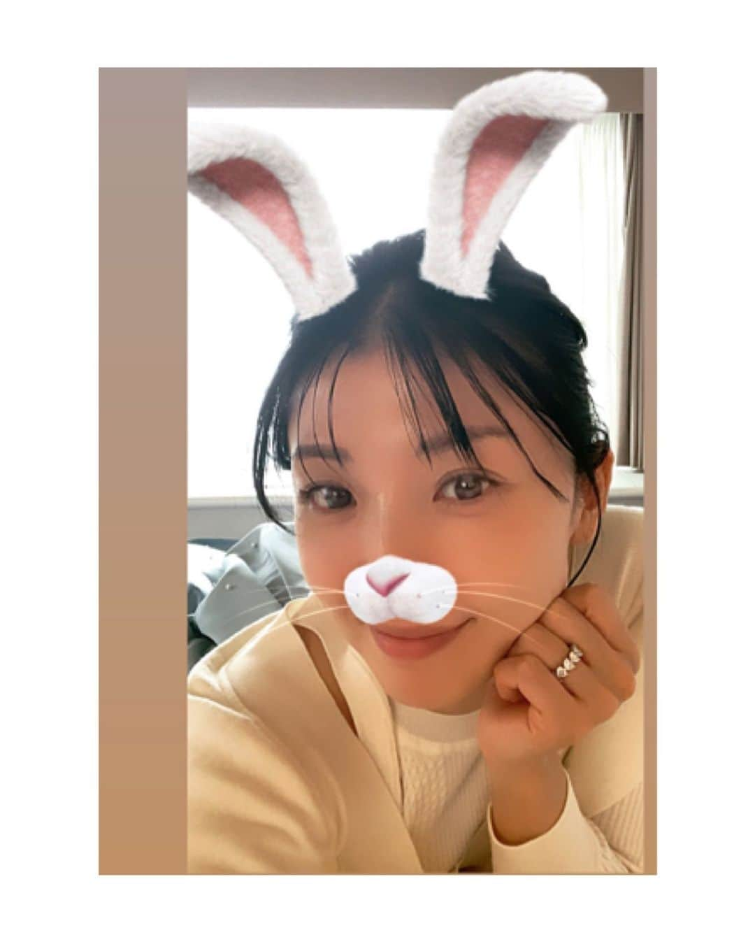 川村亜紀さんのインスタグラム写真 - (川村亜紀Instagram)「1日遅れましたが。。。 HappyEaster!!🐰🐣 教会の礼拝も当面お休みの為、イースターのことが頭から抜けてしまっていました(ごめんない💦) 目には見えないけれど、祈る心は大切にしたいです。 #happyeaster #happyeaster🐰 #prayforeaster #prayfortheworld  #復活祭 #イースターおめでとうございます #🐣 #イースター の #ご連絡ありがとうございました #どうするか考えて #ひとまず #うさぎになりました」4月13日 14時44分 - _aki1015_